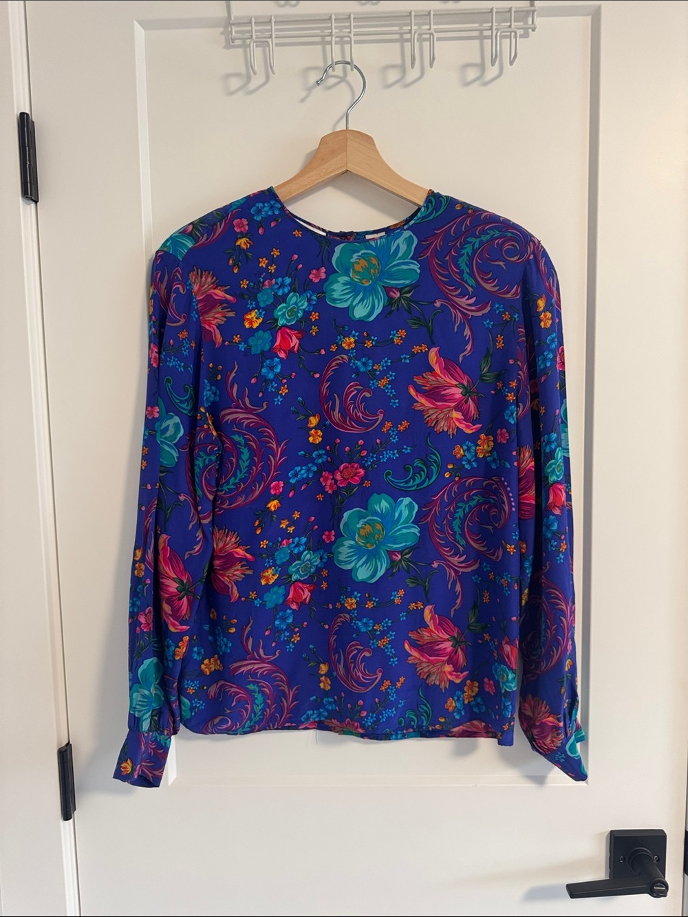 Liz Clairborne 💯 Silk Blouse - Picture 2 of 3